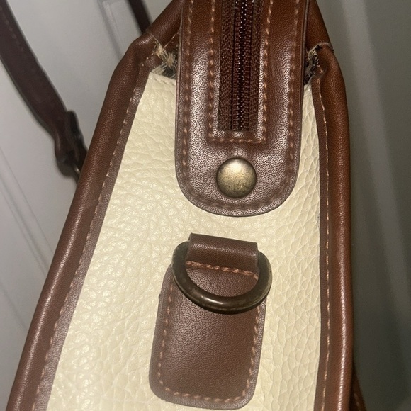 Guess purse in the color beige and brown - Picture 7 of 12